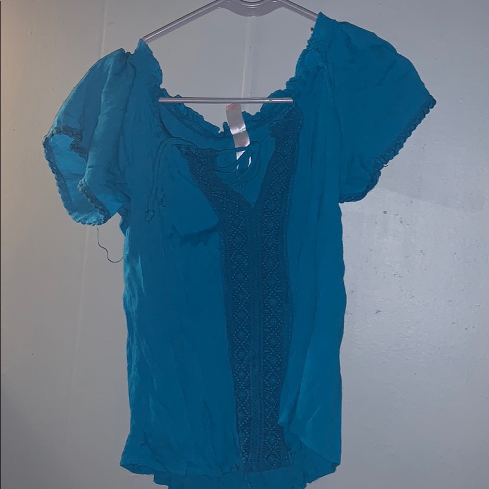 Tops - Picture 2 of 5
